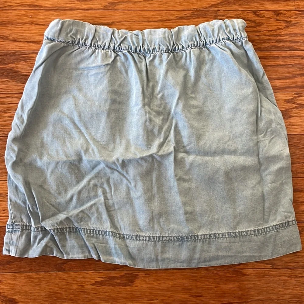 Banana Republic chambray skirt size small - Picture 2 of 2